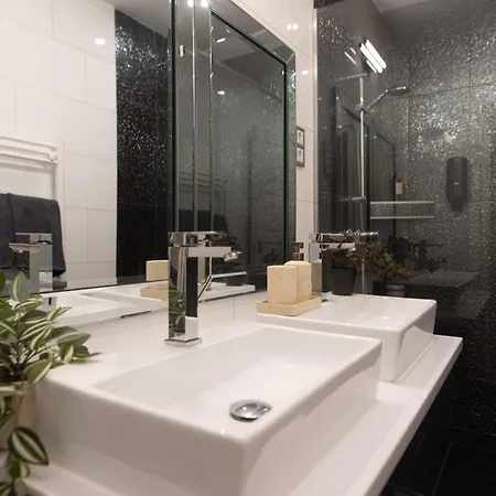 Super Cosy 3br Near Newyork Cafe With Balcony *