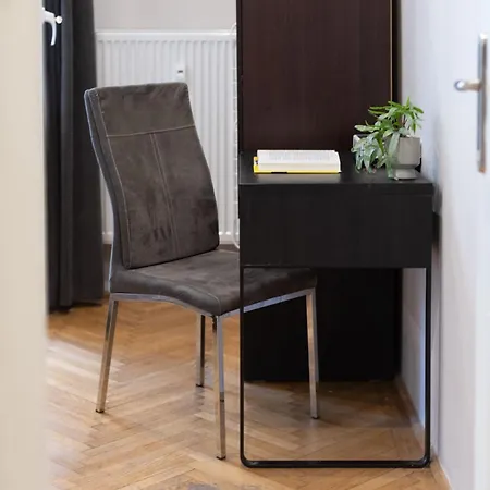 Apartment Super Cosy 3br Near Newyork Cafe With Balcony *