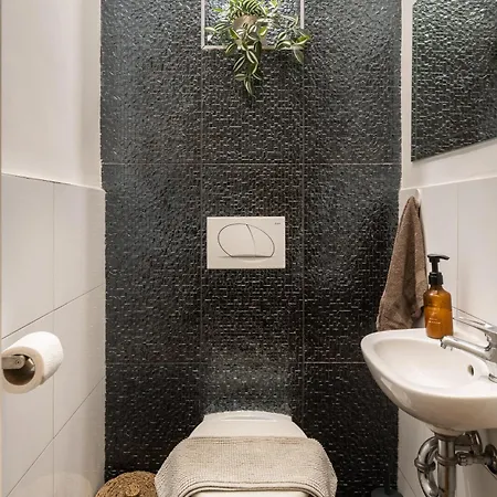 Apartment Super Cosy 3br Near Newyork Cafe With Balcony