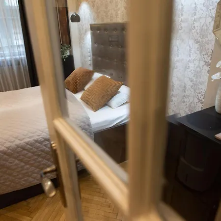 Super Cosy 3br Near Newyork Cafe With Balcony Apartment Budapest