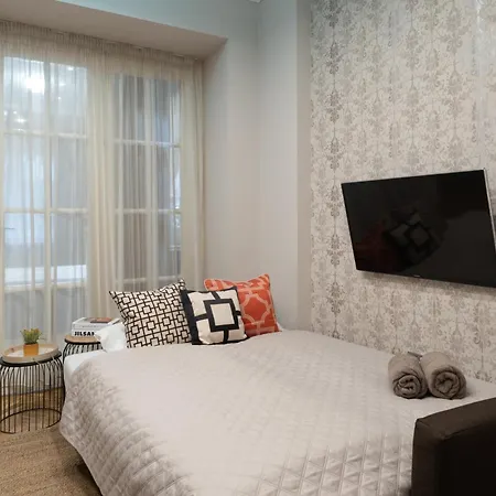 Apartment Super Cosy 3br Near Newyork Cafe With Balcony