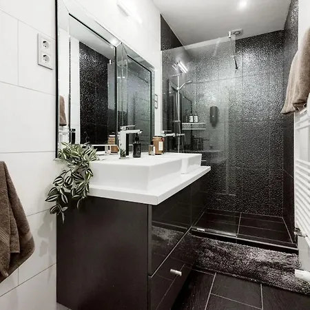 Apartment Super Cosy 3br Near Newyork Cafe With Balcony *