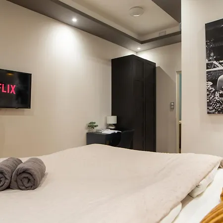 Super Cosy 3br Near Newyork Cafe With Balcony Apartment *