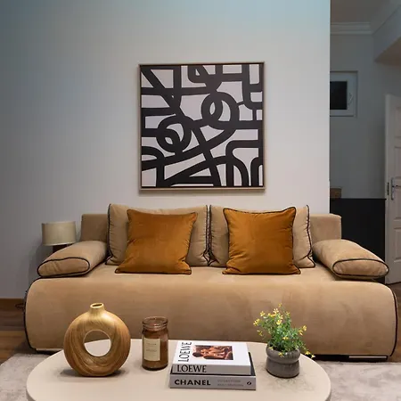Super Cosy 3br Near Newyork Cafe With Balcony Apartment *