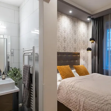 Super Cosy 3br Near Newyork Cafe With Balcony * Budapest
