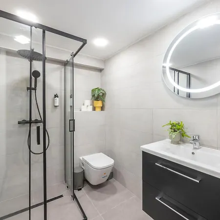 Charming E24 Grand Next To The Andrassy Fashion St *