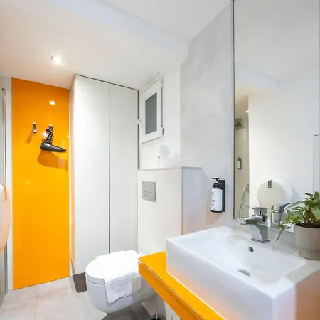Charming E24 Grand Next To The Andrassy Fashion St *