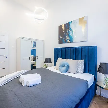 Charming E24 Grand Next To The Andrassy Fashion St *
