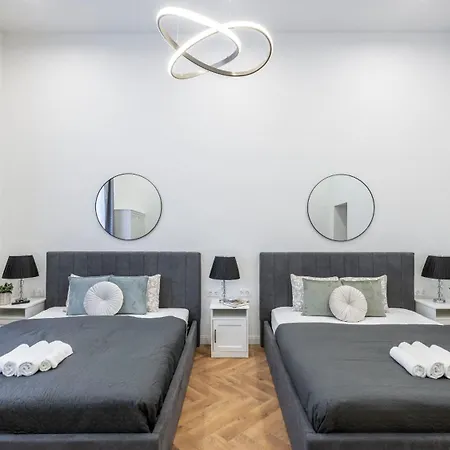 Charming E24 Grand Next To The Andrassy Fashion St