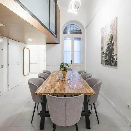 Charming E24 Grand Next To The Andrassy Fashion St
