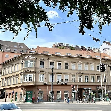 Cozy On The Buda Side Of Margit Bridge Apartment