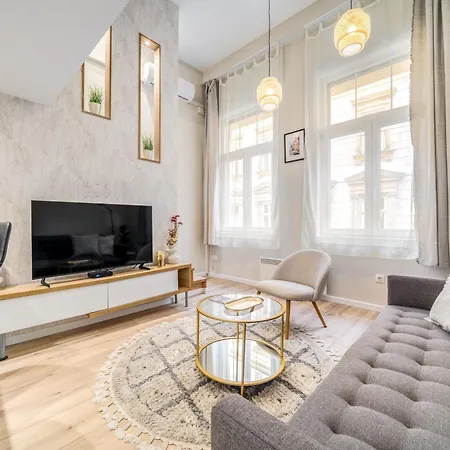 Rakoczi 2 Bedroom Stylish Lägenhet