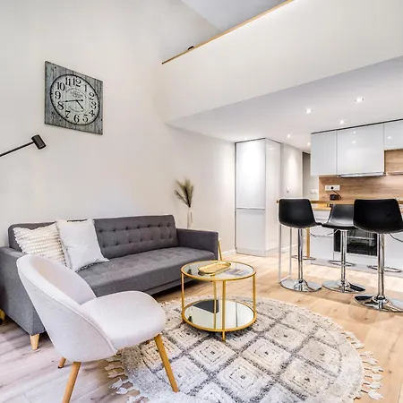 Rakoczi 2 Bedroom Stylish Lägenhet *