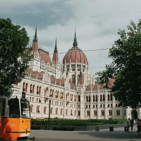 Apartment Luxury Art Nouveau Next To Parliament Building