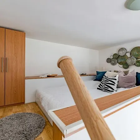 Adina Apartment