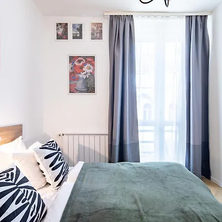 Ultra - Balcony - Basilica View Apartment *