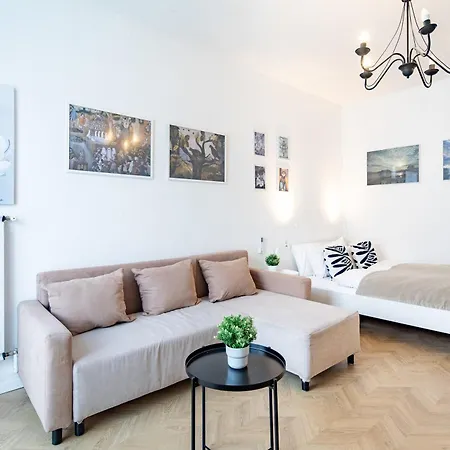 Apartment Ultra - Balcony - Basilica View Budapest