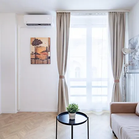 Ultra - Balcony - Basilica View Apartment