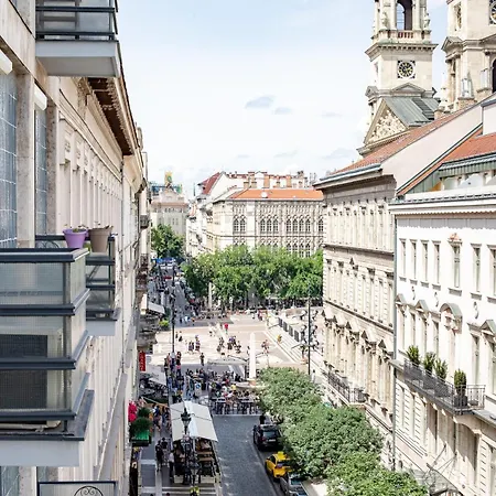 Ultra - Balcony - Basilica View Apartment *