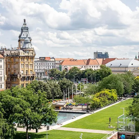 Ultra - Balcony - Basilica View Budapest