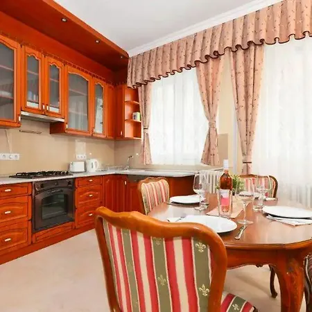 Apartment Neo-baroque Near Basilica *