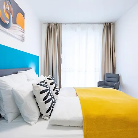 - Free Parking - Large Balcony Apartment