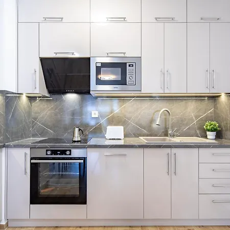 - Free Parking - Large Balcony Apartment Budapest