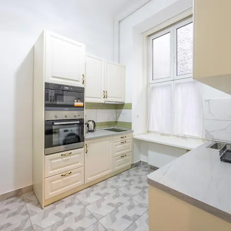 Central Located Cozy In Historical Building * Budapest