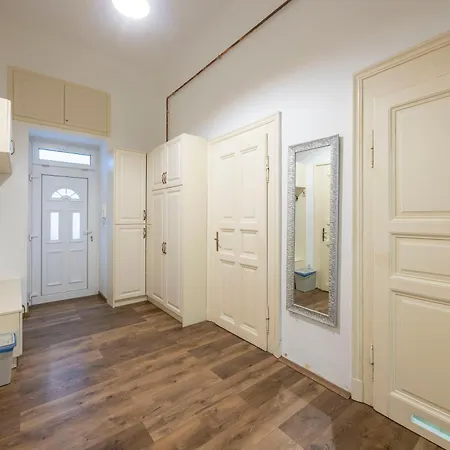 Apartment Central Located Cozy In Historical Building