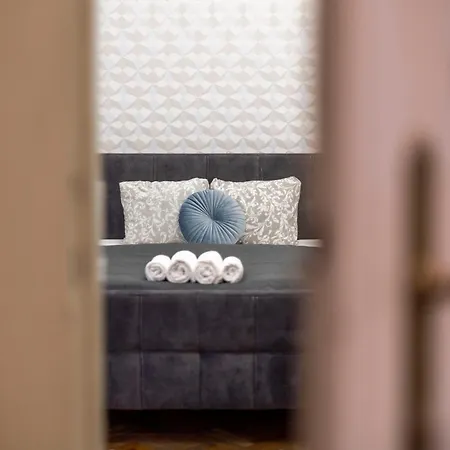 Apartment Central Located Cozy In Historical Building Budapest