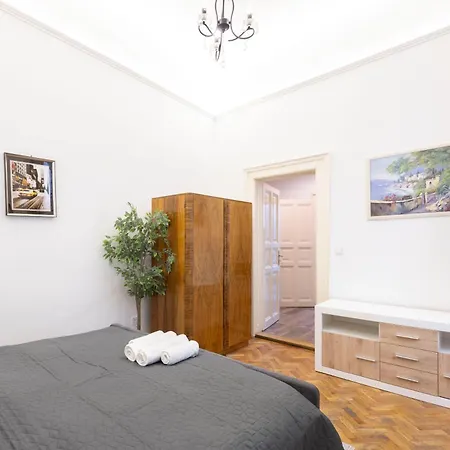 Apartment Central Located Cozy In Historical Building