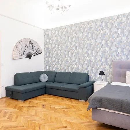 Apartment Central Located Cozy In Historical Building *
