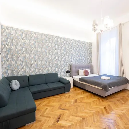 Apartment Central Located Cozy In Historical Building Budapest
