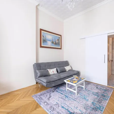 Deluxe In Art Nouveau House- With Garage * Budapest