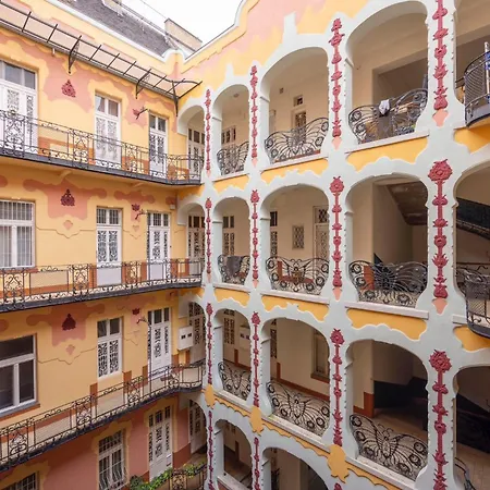 Deluxe In Art Nouveau House- With Garage Budapest