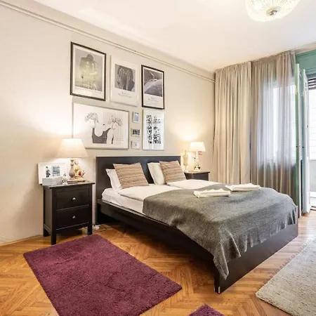 Paulay Deluxe Apartment