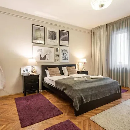 Paulay Deluxe Apartment *