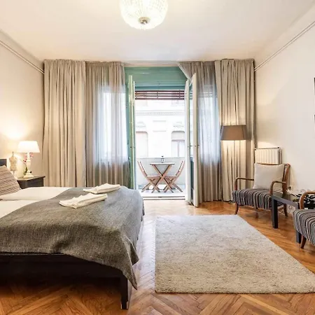 Paulay Deluxe Apartment *