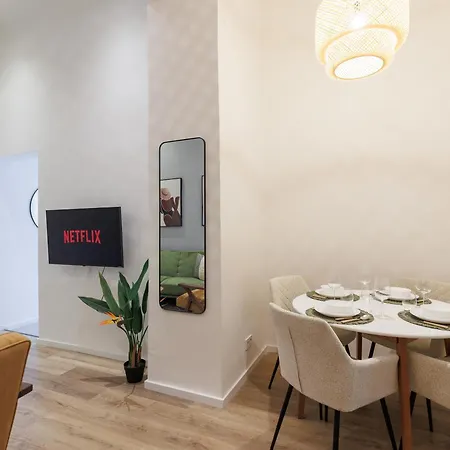 Chic 2 Bedrooms Apartment Budapest