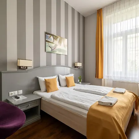 Full Moon 3* Budapest