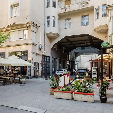 Magnificent 3br With Balcony By Dohany Synalogue
