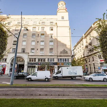 Apartment Magnificent 3br With Balcony By Dohany Synalogue Budapest