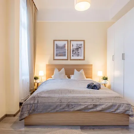 Apartment Magnificent 3br With Balcony By Dohany Synalogue *
