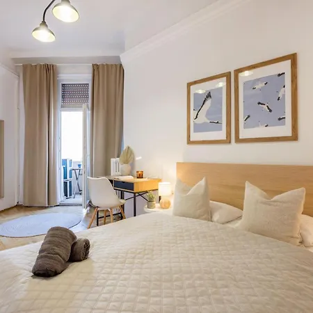 Apartment Magnificent 3br With Balcony By Dohany Synalogue Budapest