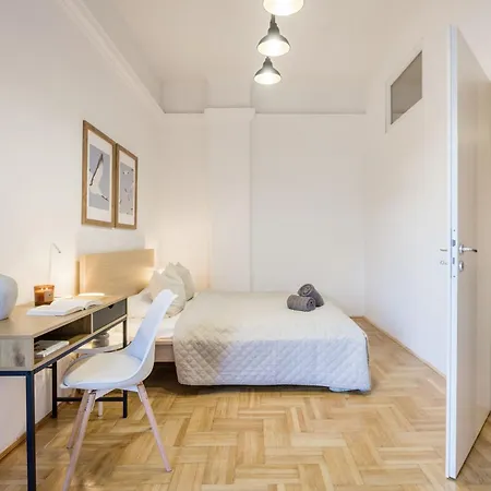 Apartment Magnificent 3br With Balcony By Dohany Synalogue *