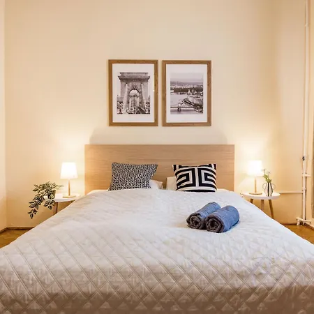 Magnificent 3br With Balcony By Dohany Synalogue *