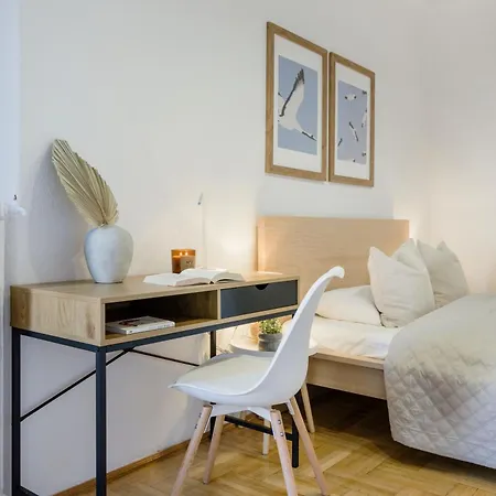 Magnificent 3br With Balcony By Dohany Synalogue Apartment *