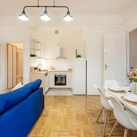 Magnificent 3br With Balcony By Dohany Synalogue Apartment
