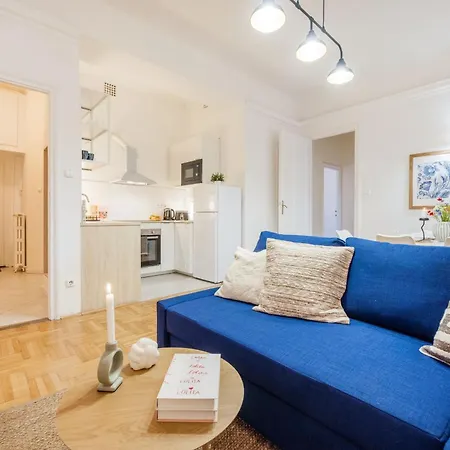 Apartment Magnificent 3br With Balcony By Dohany Synalogue *