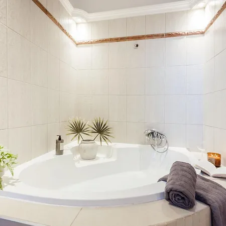 Magnificent 3br With Balcony By Dohany Synalogue *